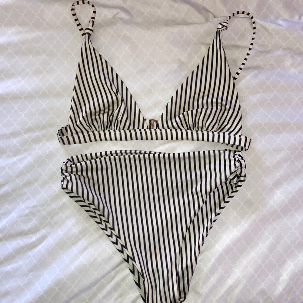 Tori Praver swimsuit set. Med top SM bottom